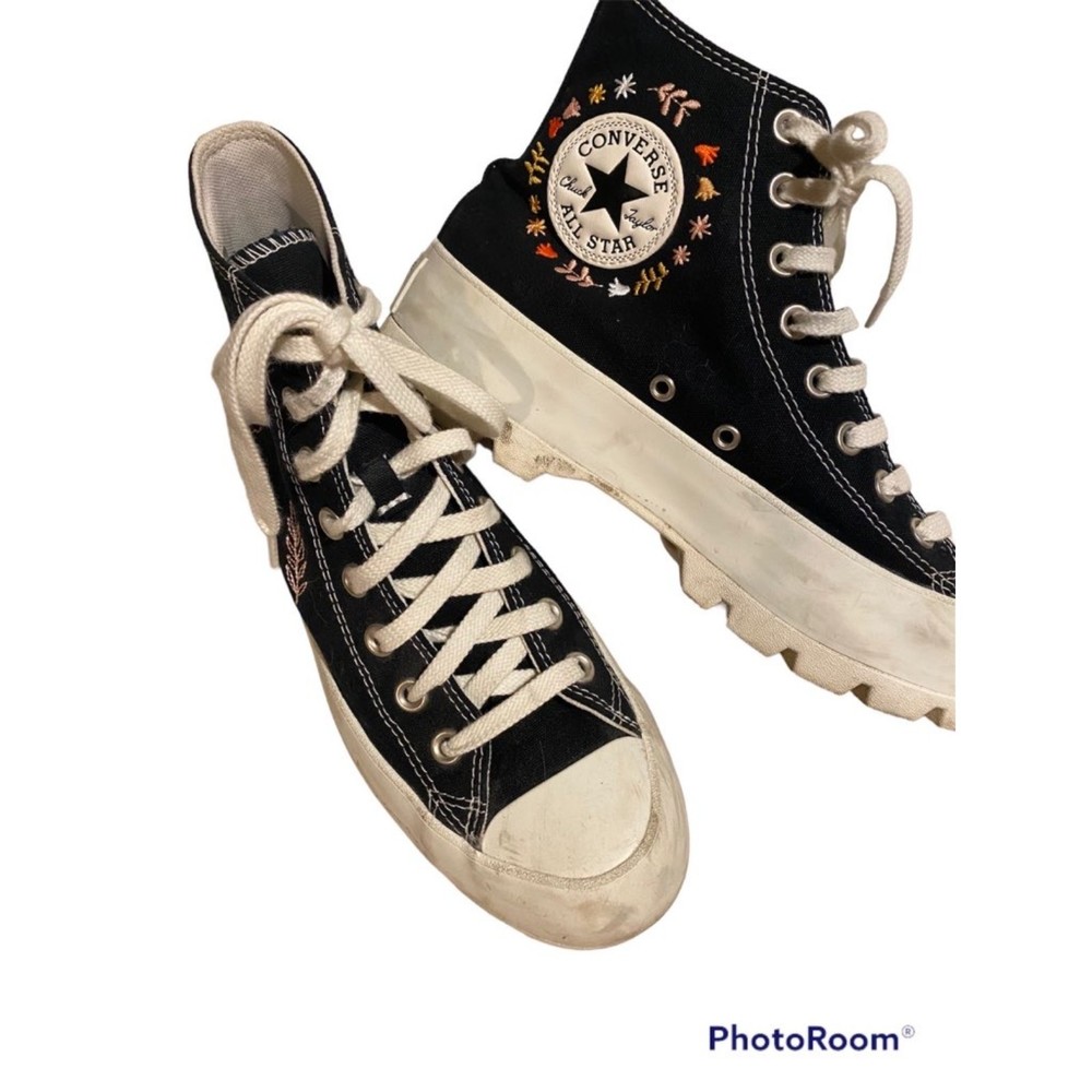 Women's Converse platform It's OK to Wander Lugged Hi top shoe 571753C Size 8.5